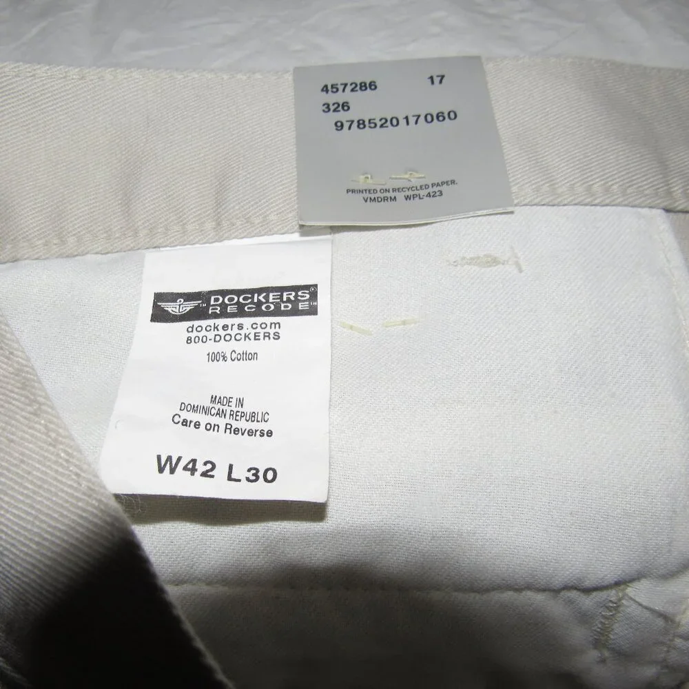 NWT Dockers RECODE Classic Fit Khaki Pants W42 L30 No Wrinkle Cotton Comfort